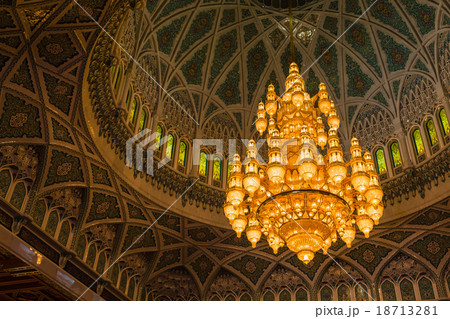 オマーン　マスカットのスルタン・カブース・グランド・モスクの内装 18713281