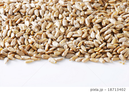 Raw sunflower seed 18713402