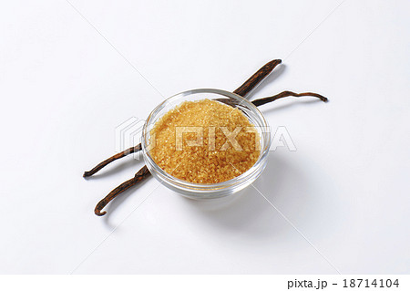 Golden brown raw cane sugar 18714104