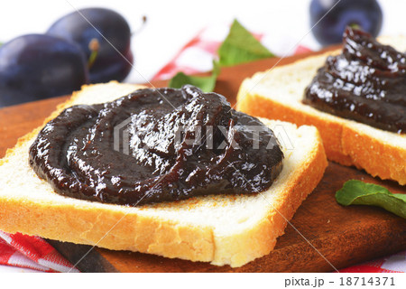 White bread with plum jam 18714371