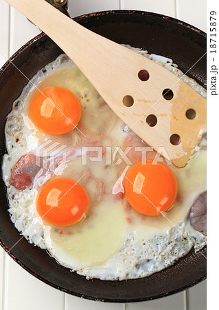 Preparing ham and eggs 18715879