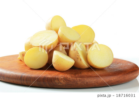 New potatoes 18716031