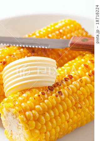 Roasted corn on the cob 18716224