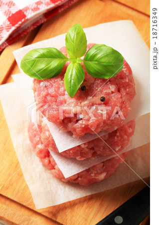 Raw burgers 18716349