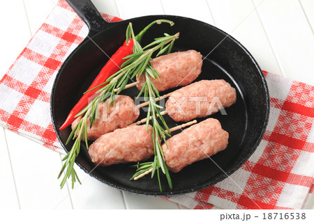 Raw minced meat kebabs Raw minced meat kebabs 18716538