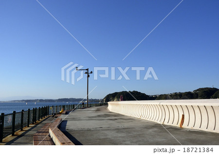 防波堤と青空 防波堤と青空 18721384