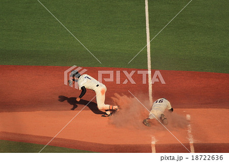 必死のヘッドスライディングも及ばず終戦 18722636