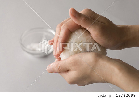 手作りのおにぎり 手作りのおにぎり 18722698