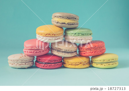 Pile of colorful macaroons stacked up 18727313