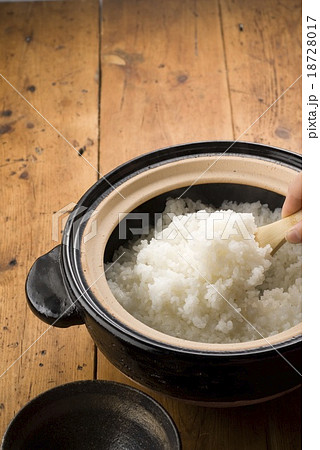 土鍋で炊いた熱々ごはん 18728017