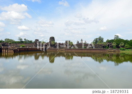 カンボジア　シェムリアップ　アンコールワット遺跡 18729331