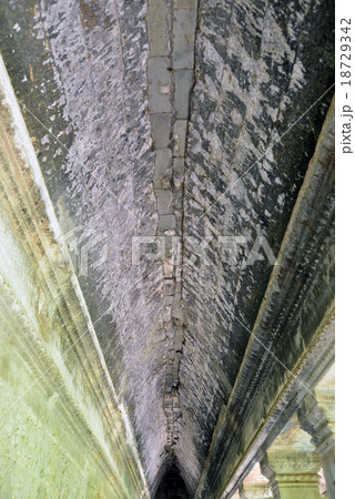 カンボジア　シェムリアップ　アンコールワット遺跡 18729342