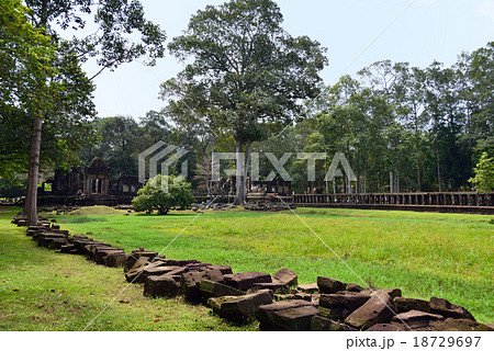 カンボジア　シェムリアップ　バプーオン遺跡 18729697