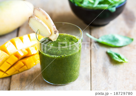 Mango with Spinach and Ginger smoothie Mango with Spinach and Ginger smoothie 18729780