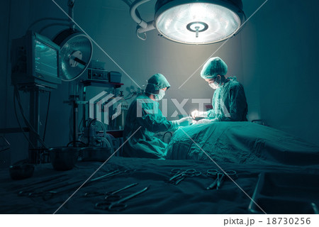 Surgeons team working  18730256