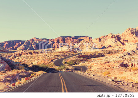 Road in prairie 18730855