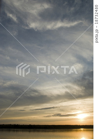 dark blue sky 18732480