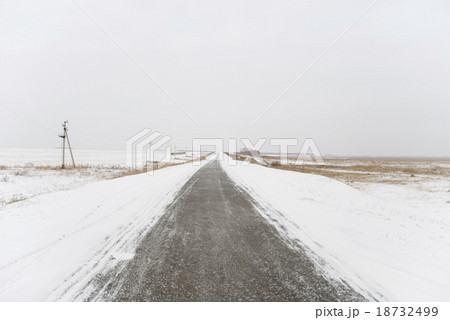foggy road 18732499