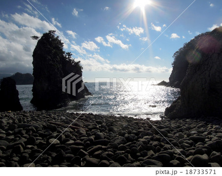 西伊豆堂ヶ島の浮島（ふとう）海岸 18733571
