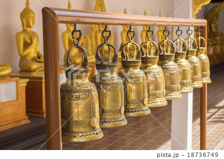Golden bell of Buddhism, was hung in Thailand. 18736749