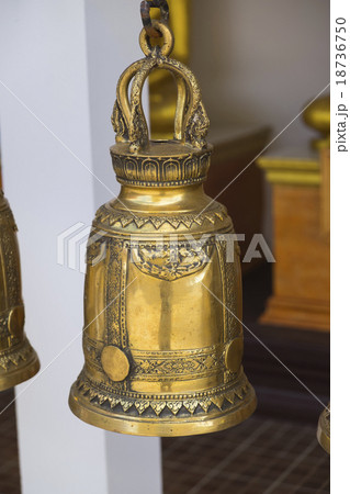 Golden bell of Buddhism, was hung in Thailand. 18736750
