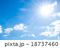 層雲　積雲　秋の空　白い雲と青い空　背景素材　コピースペース　文字スペース 18737460