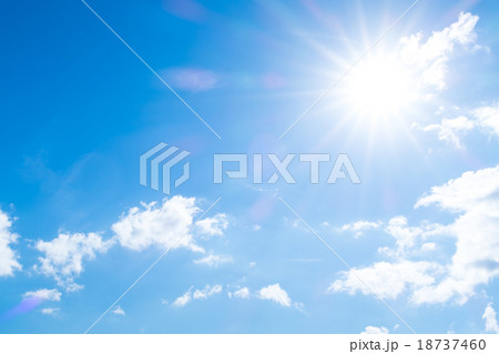 層雲 積雲 秋の空 白い雲と青い空 背景素材 コピースペース 文字スペース 層雲 積雲 秋の空 白い雲と青い空 背景素材 コピースペース 文字スペース 18737460