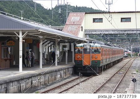 横川駅に停車中の信越本線115系（高崎⇔横川） 18737739