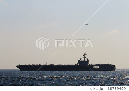 米海軍空母　ロナルド・レーガン 18739499