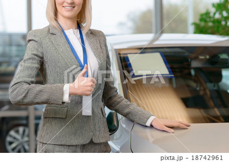 Saleswoman representing a vehicle.  18742961