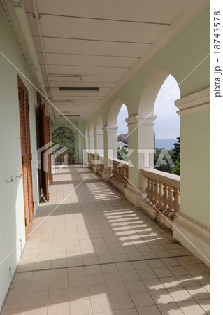 deambulatory of university hall of hku 18743578