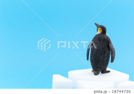 エンペラーペンギンのおもちゃ エンペラーペンギンのおもちゃ 18744730