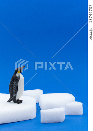エンペラーペンギンのおもちゃ 18744737