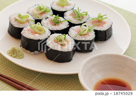 まぐろ中巻寿司 18745029