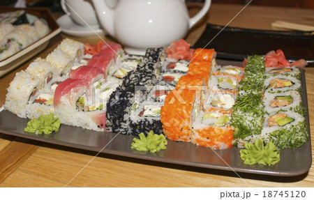 Japanese rolls 18745120