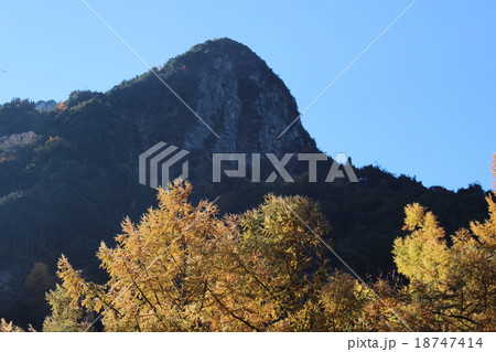 上高地の六百山 18747414