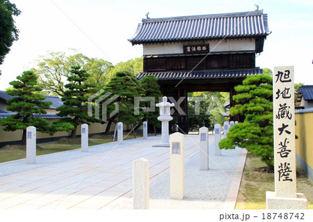崇福寺の山門 18748742