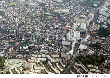 横浜市の根岸線洋光台駅付近を空撮 18752340