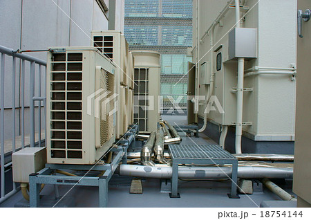 ビル屋上の機器 18754144