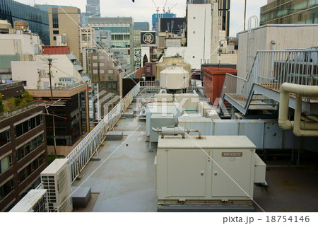 ビル屋上の設備 18754146