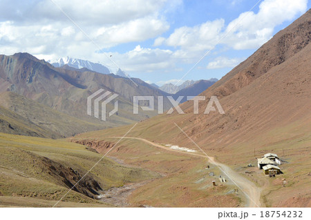 パミール高原の風景 18754232