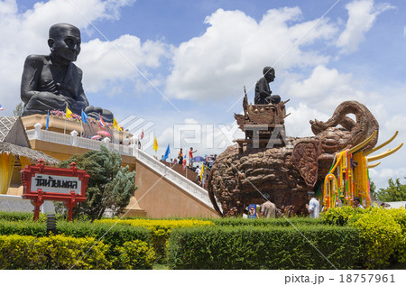 Hua Hin City,Thai.21 Sep 2014 - The biggest statue 18757961