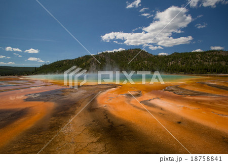 Grand Prismatic Spring. Yellowstone Nationa Grand Prismatic Spring. Yellowstone Nationa 18758841