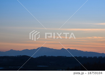 夕暮れ 18759104