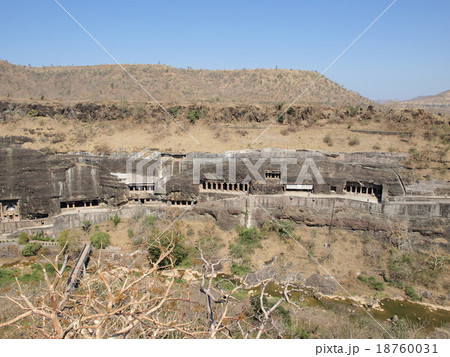 世界遺産「アジャンター石窟群」の全景(第1窟~第6窟)(インド) 世界遺産「アジャンター石窟群」の全景(第1窟~第6窟)(インド) 18760031