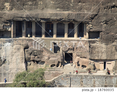 世界遺産「アジャンター石窟群」の「第16窟」(インド) 世界遺産「アジャンター石窟群」の「第16窟」(インド) 18760035