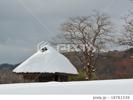 藁葺小屋 18761536