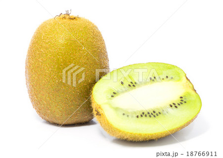 Fresh Kiwi fruit  Cutting in studio Shooting 18766911