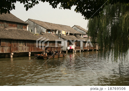 中国の観光名所 上海近郊の4大水郷古鎮「烏鎮」の風景 中国の観光名所 上海近郊の4大水郷古鎮「烏鎮」の風景 18769506