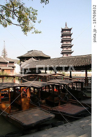 中国の観光名所 上海近郊の4大水郷古鎮「烏鎮」の風景 中国の観光名所 上海近郊の4大水郷古鎮「烏鎮」の風景 18769632